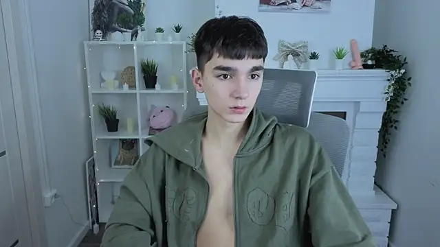 Snapshot of YamiTwink chatting on November 2025 08:31:02 PM YamiTwink online show from November 2025 08:31:02 PM