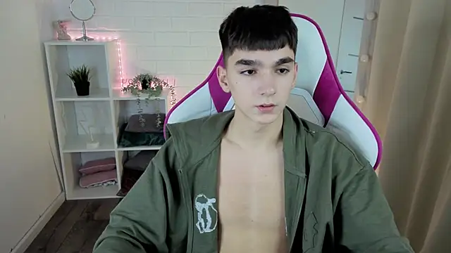 Snapshot of YamiTwink chatting on November 2025 11:22:02 AM YamiTwink online show from November 2025 11:22:02 AM