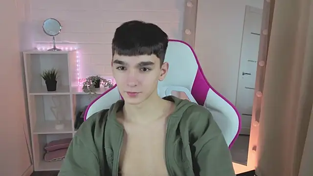 Snapshot of YamiTwink chatting on November 2025 08:53:02 PM YamiTwink online show from November 2025 08:53:02 PM