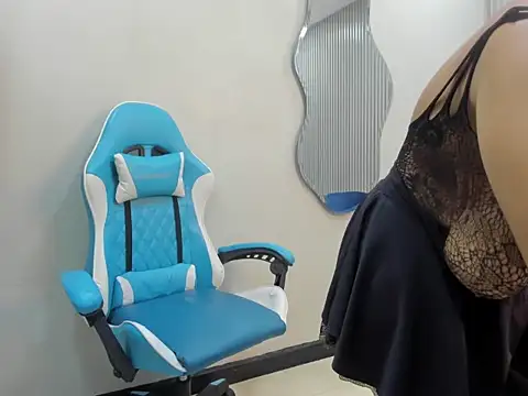 agata18  online show from November 2025 12:27:02 PM