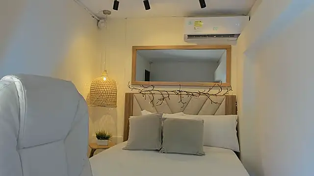 NahimiThompson online show from March 2026 07:25:01 PM