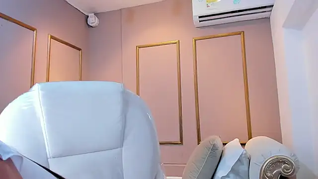 NahimiThompson online show from November 2025 07:46:01 PM