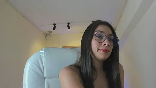 NahimiThompson online show from March 2026 07:29:01 PM
