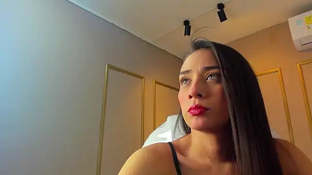 NahimiThompson online show from November 2025 07:47:01 PM