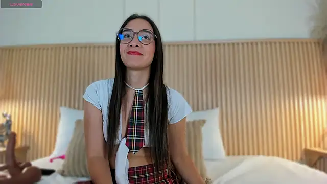 NahimiThompson online show from March 2026 07:32:02 PM