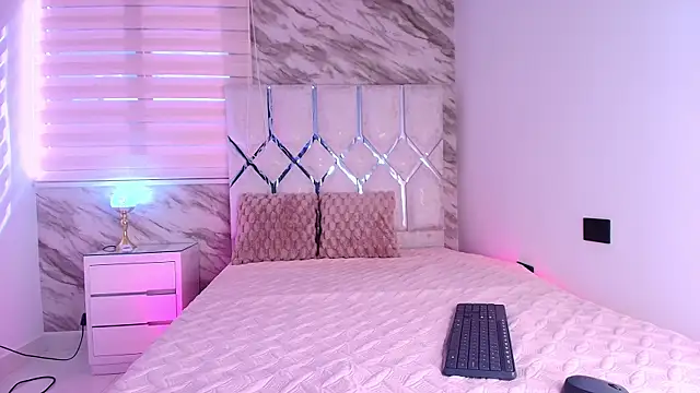 ellisrossi online show from November 2025 07:18:02 PM