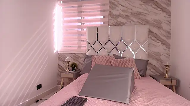 ellisrossi online show from November 2025 07:14:01 PM