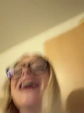 Lilbratofficial online show from November 2025 07:39:01 PM