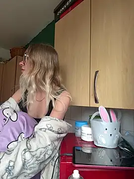 Lilbratofficial online show from April 2026 10:38:02 AM