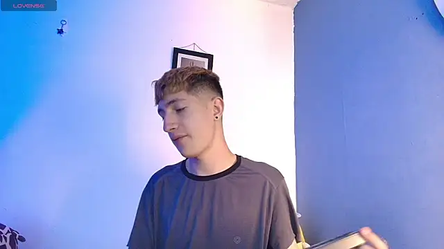 Snapshot of Erick_Taylor3 chatting on May 2026 08:08:01 PM Erick Taylor3 online show from May 2026 08:08:01 PM