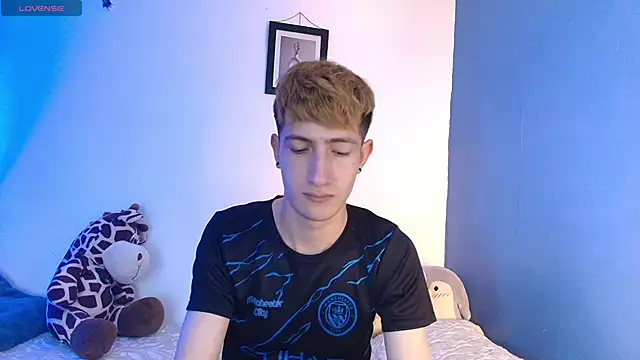 Snapshot of Erick_Taylor3 chatting on May 2026 08:40:02 PM Erick Taylor3 online show from May 2026 08:40:02 PM