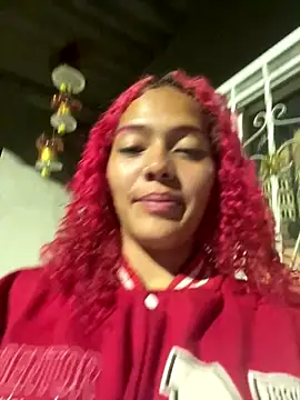 Snapshot of Emmily13 chatting on October 2025 05:28:02 AM Emmily13 online show from October 2025 05:28:02 AM