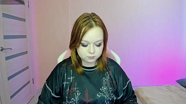 Lovly Vixen online show from October 2025 07:40:01 AM