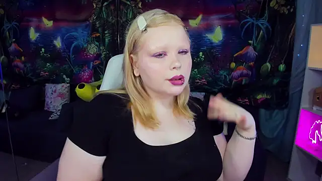 Snapshot of LottieReed chatting on May 2026 09:06:01 AM LottieReed online show from May 2026 09:06:01 AM