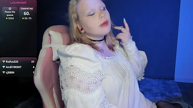 Snapshot of LottieReed chatting on May 2026 10:36:01 AM LottieReed online show from May 2026 10:36:01 AM