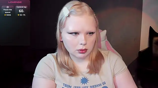 Snapshot of LottieReed chatting on May 2026 08:12:01 AM LottieReed online show from May 2026 08:12:01 AM