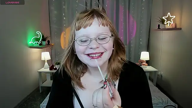 LottieReed online show from November 2025 04:43:02 PM