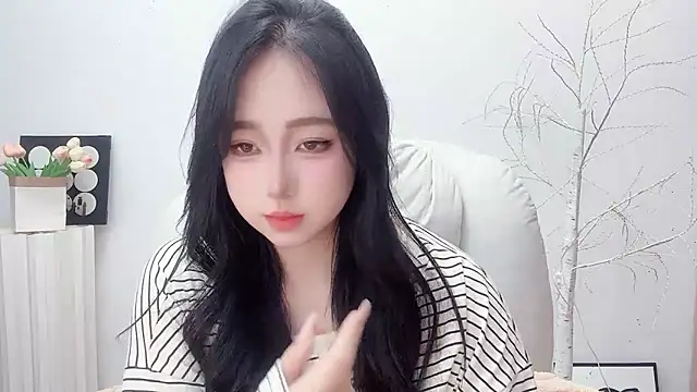 Love-hanzaizai718 online show from December 2025 03:17:01 PM