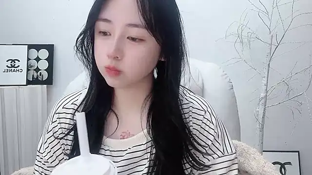 Love-hanzaizai718 online show from November 2025 01:04:02 PM