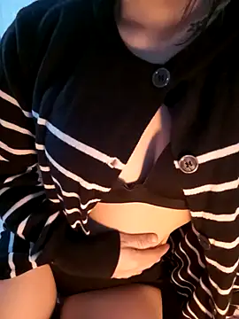 Snapshot of Cherry_Le02 chatting on November 2025 06:28:01 AM Cherry Le02 online show from November 2025 06:28:01 AM