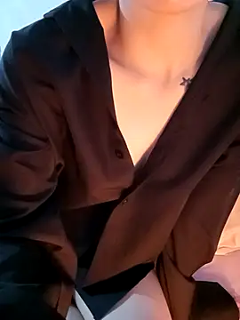 Snapshot of Cherry_Le02 chatting on November 2025 03:42:02 AM Cherry Le02 online show from November 2025 03:42:02 AM