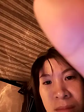 Snapshot of Cherry_Le02 chatting on October 2025 04:40:01 PM Cherry Le02 online show from October 2025 04:40:01 PM