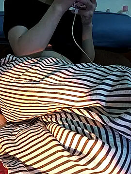 Snapshot of Cherry_Le02 chatting on November 2025 02:16:01 PM Cherry Le02 online show from November 2025 02:16:01 PM