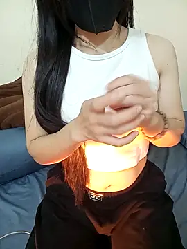 Snapshot of Cherry_Le02 chatting on December 2025 06:46:01 PM Cherry Le02 online show from December 2025 06:46:01 PM