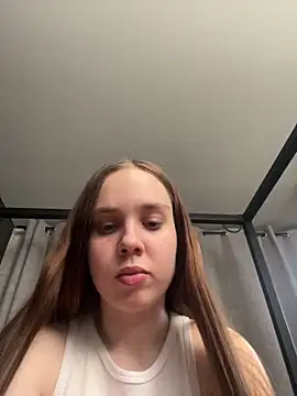 LunaDreeam online show from November 2025 05:05:01 PM