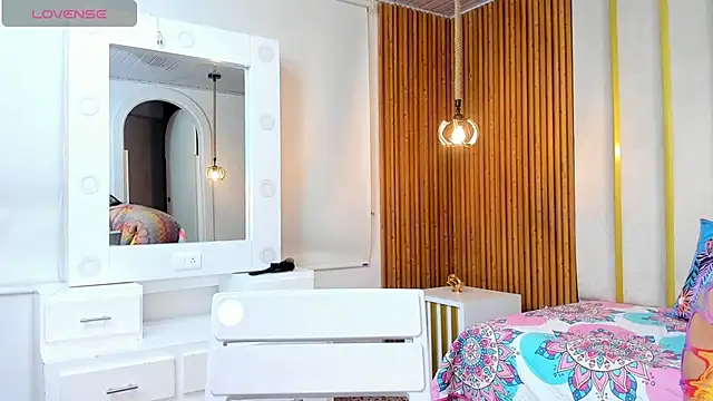 Hanna curvy  online show from October 2025 11:18:01 AM