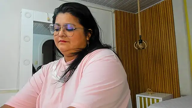 Hanna curvy  online show from November 2025 11:59:01 AM