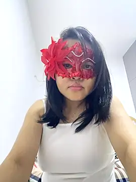 Lona Thien online show from October 2025 12:00:02 AM