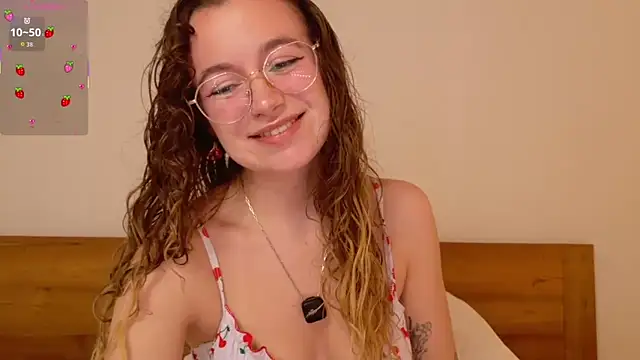 Snapshot of lolatheangel chatting on March 2026 02:40:01 AM lolatheangel online show from March 2026 02:40:01 AM