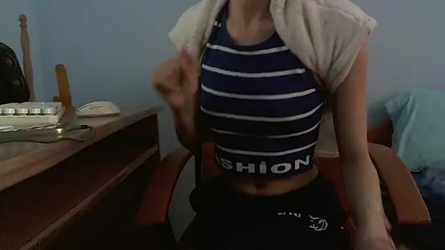 andreea713 online show from May 2026 01:53:01 PM