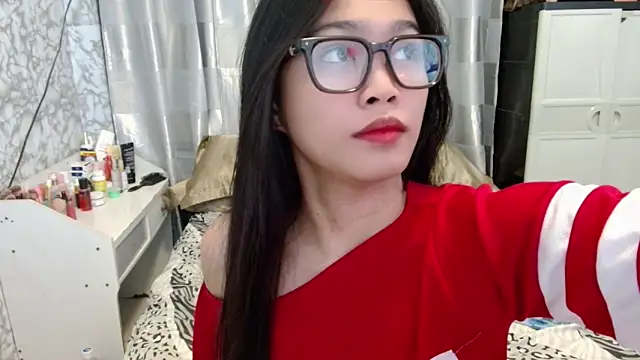 Snapshot of _Lachica_ chatting on April 2026 03:20:01 AM Lachica online show from April 2026 03:20:01 AM