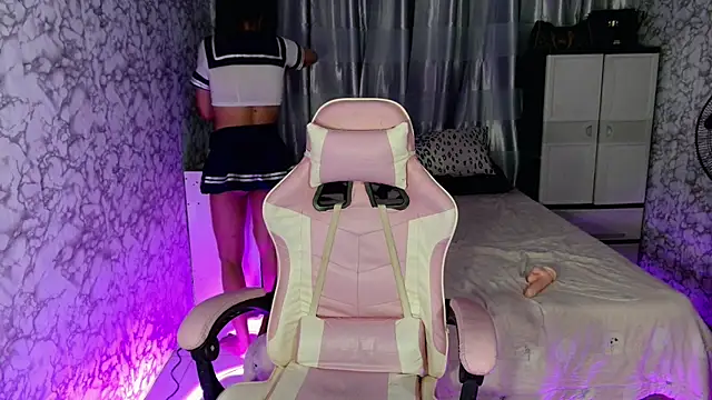  Lachica  online show from November 2025 10:26:02 PM