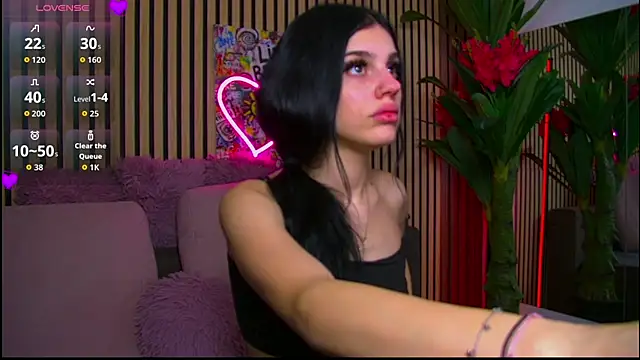 Snapshot of MirunaHaze chatting on February 2026 05:32:01 AM MirunaHaze online show from February 2026 05:32:01 AM