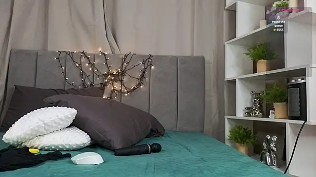 LilCatalia online show from May 2026 10:32:01 AM