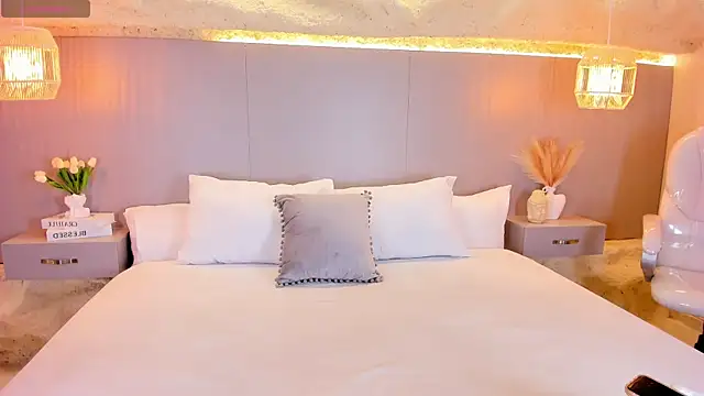 AmyColman  online show from April 2026 12:06:01 PM