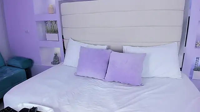 AmyColman  online show from January 2026 12:01:01 PM