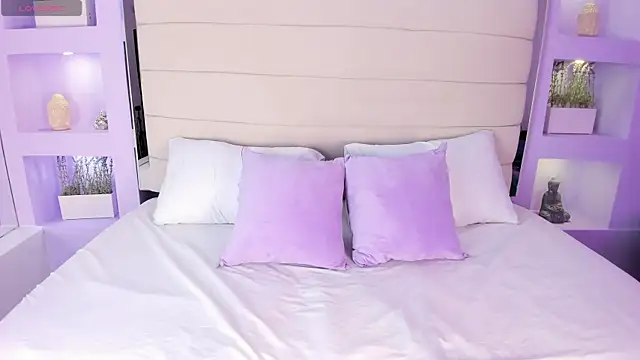 AmyColman  online show from December 2025 12:08:01 PM