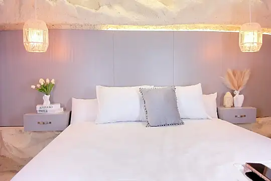 AmyColman  online show from April 2026 11:50:01 AM