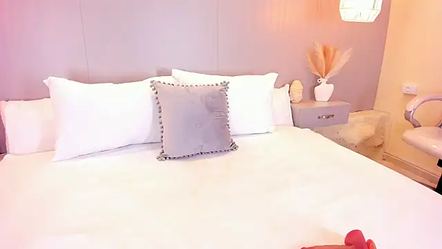 AmyColman  online show from April 2026 12:12:01 PM
