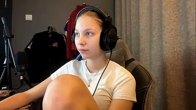 Softixq online show from November 2025 04:43:02 PM