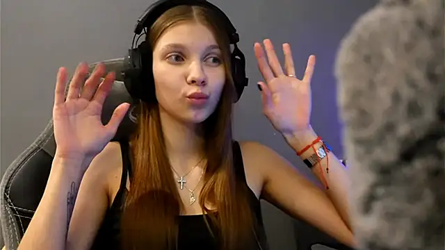 Softixq online show from December 2025 08:04:02 PM