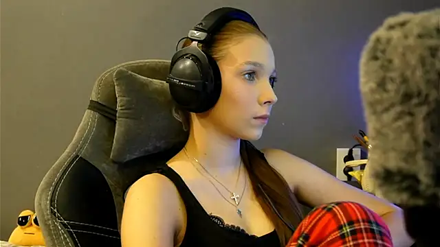 Softixq online show from December 2025 03:17:01 PM