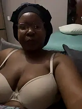 Snapshot of SweetCandy84 chatting on November 2025 03:50:02 PM SweetCandy84 online show from November 2025 03:50:02 PM