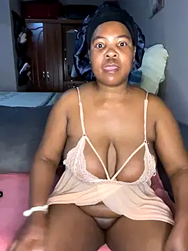 SweetCandy84 online show from November 2025 03:21:02 AM