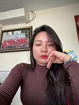 Bee Yellow00 online show from March 2026 03:01:02 AM