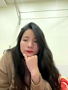 Bee Yellow00 online show from January 2026 05:03:02 AM